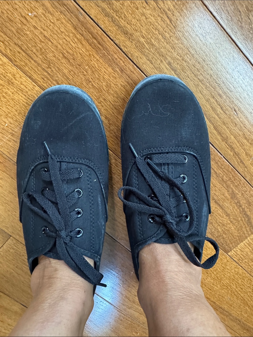 Time and Tru Black Low-Top Canvas Sneakers